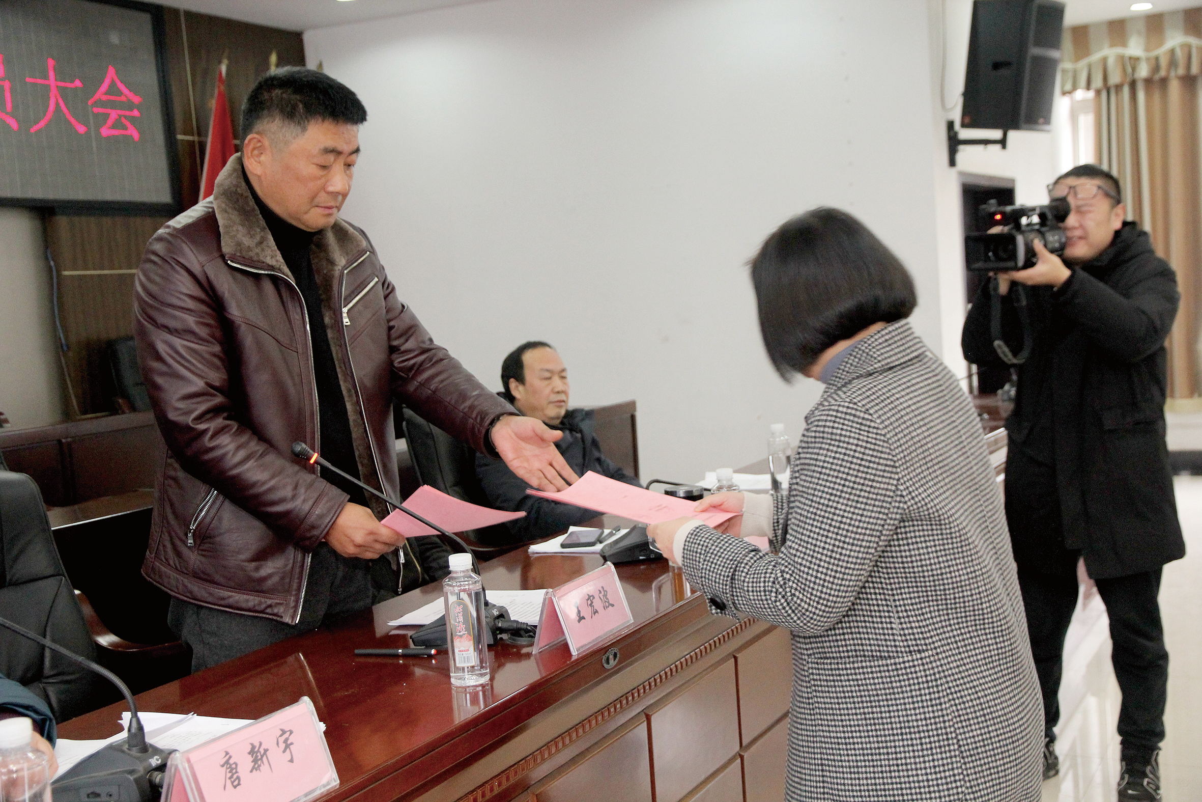 集團(tuán)公司召開(kāi)春運(yùn)動(dòng)員大會(huì) 王宏波講話(huà) 李忠清作春運(yùn)動(dòng)員報(bào)告 劉炳華作春運(yùn)安全工作報(bào)告 唐新宇主持會(huì)議